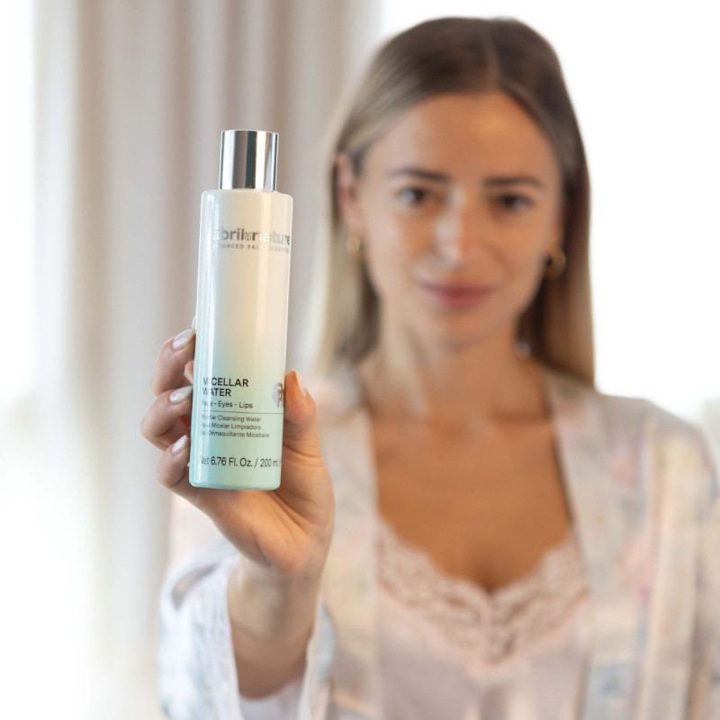 Мицеларна вода с почистваща хиалуронова киселина за лице, очи и устни (200ml.)